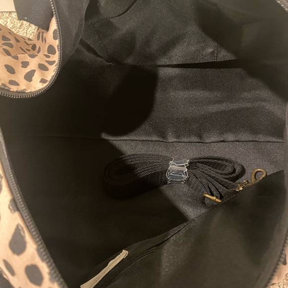 NWT Universal Thread Animal Print Duffel Bag - Picture 11 of 12